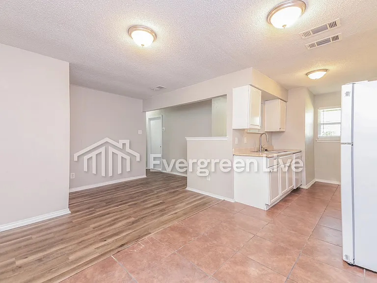 821 Quebec Dr — Photo 6