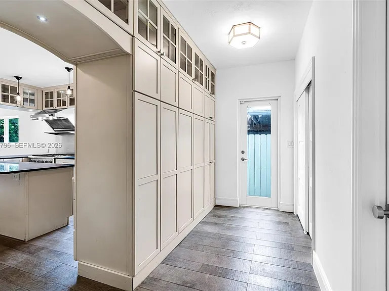 1232 Lenox Ave — Photo 10