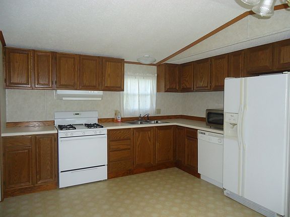Large eat-in kitchen