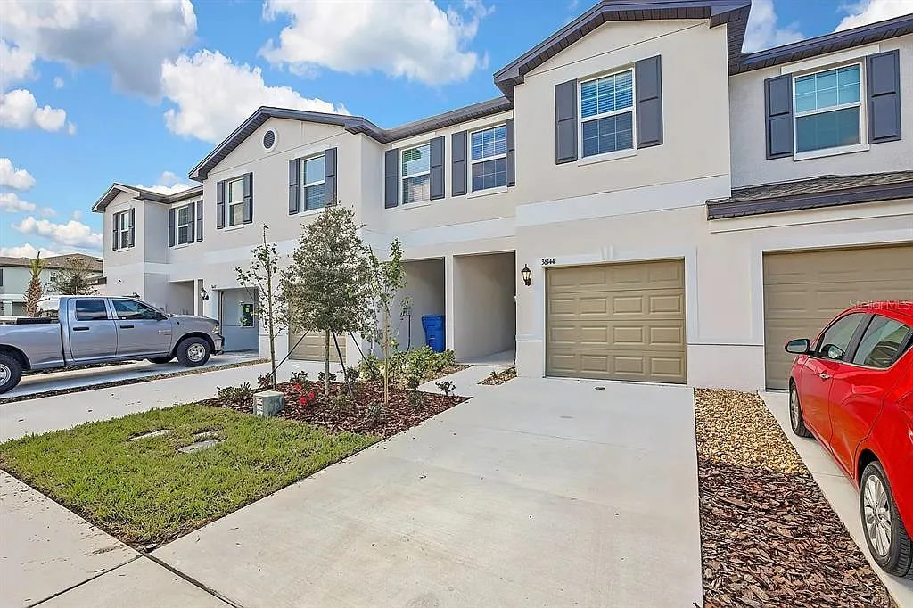 3 bed, 2.5 bath, 1634 sqft, $1,950 — Photo 1
