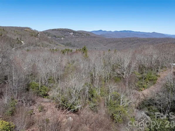 29 Summit Ridge Rd, Lake Toxaway, NC 28747