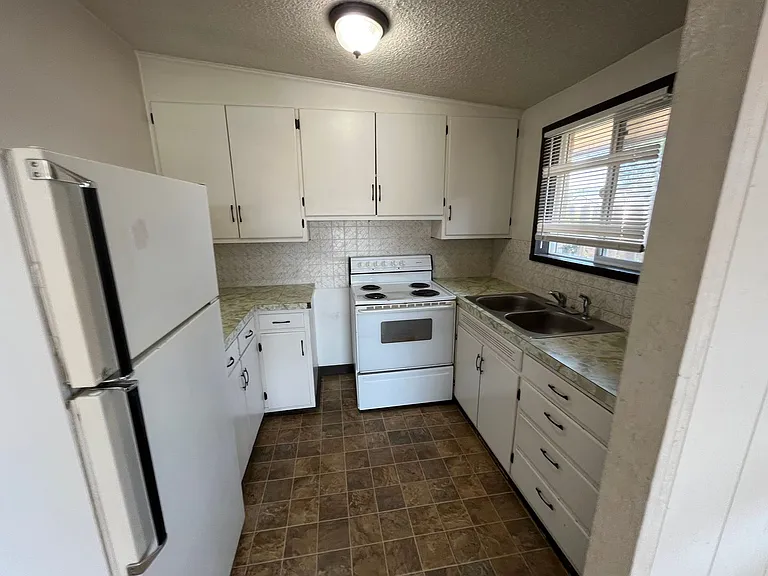 1619 W Pheasant St — Photo 30