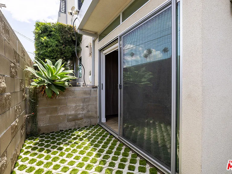 1434 1/2 S Sycamore Ave — Photo 5