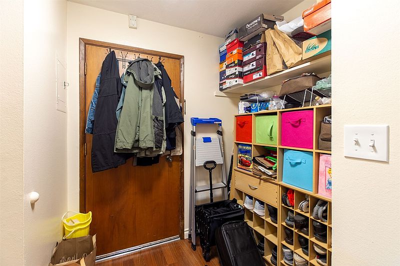 5th image of 13433 Roosevelt Way N #102