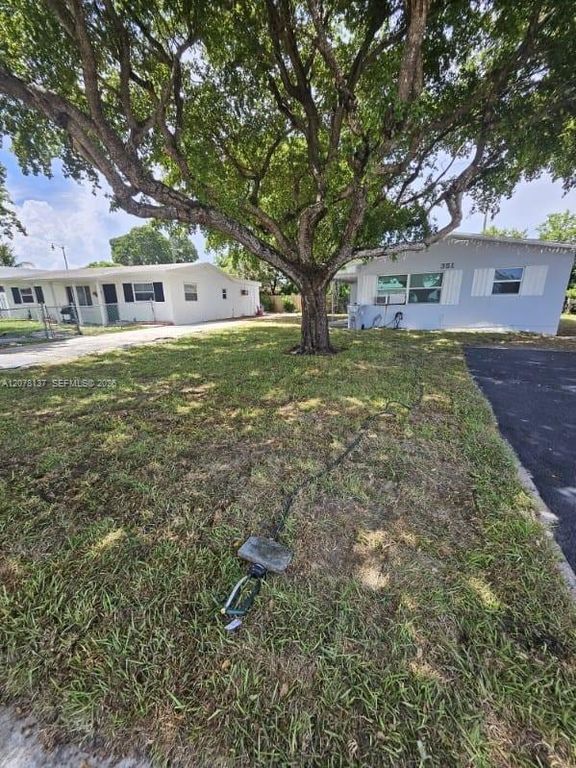 351 NE 25th Ct, photo 2