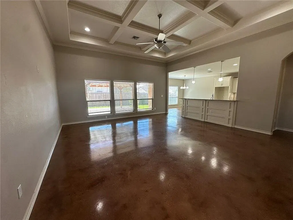 3 bed, 2.0 bath, 2036 sqft, $2,800 — Photo 2