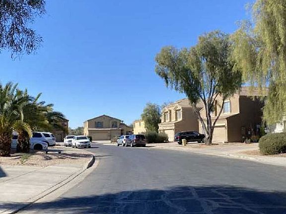Exterior Neighborhood (street photo)