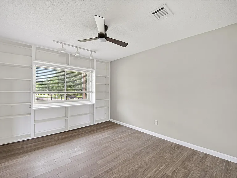 2340 Woodland Park Dr #113 — Photo 35