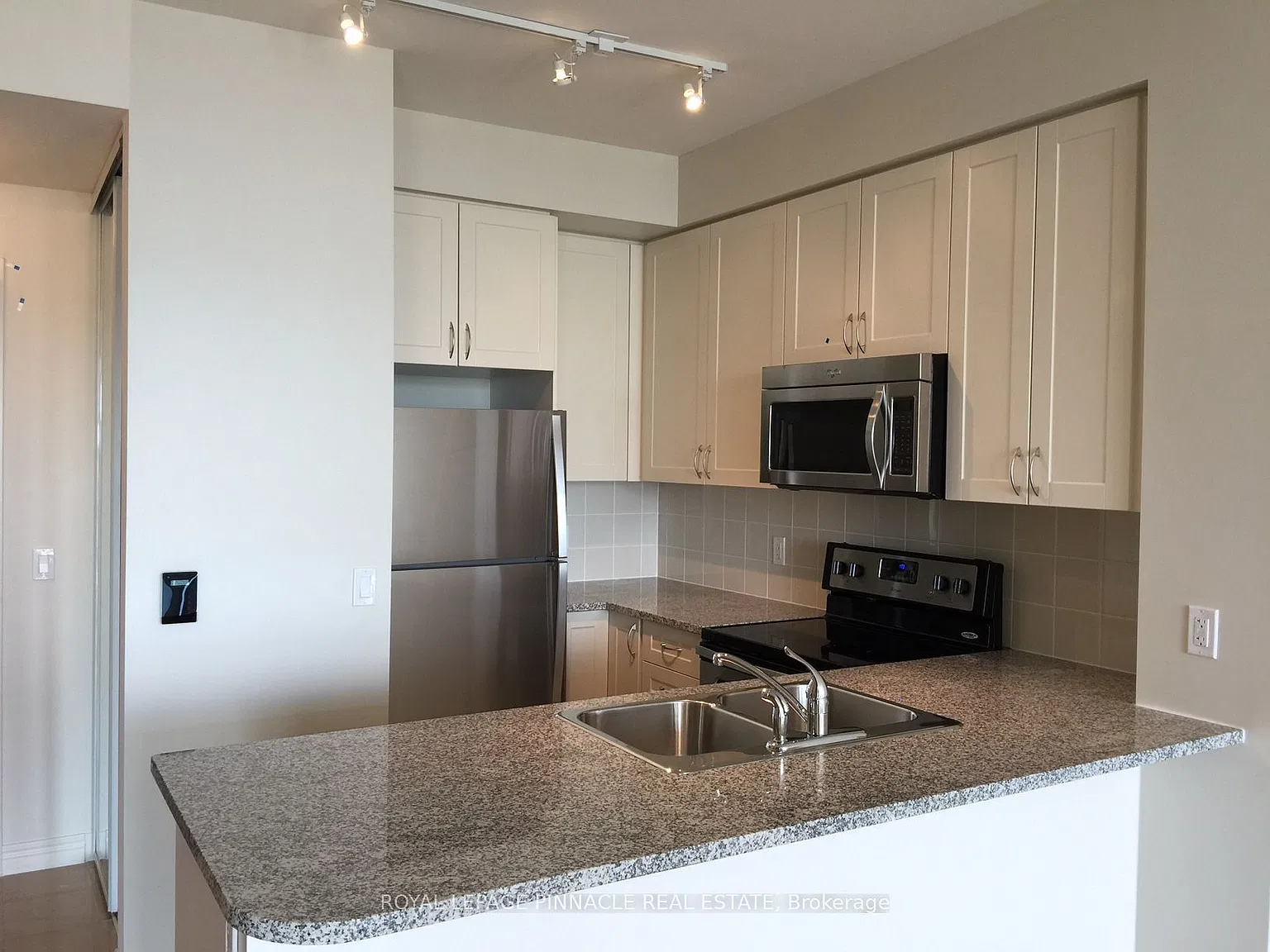 2 bed, $2,400 — Photo 4