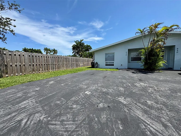 838 SW 14th St — Photo 29