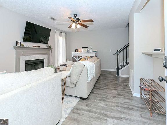 5th image of 1067 Dover Way