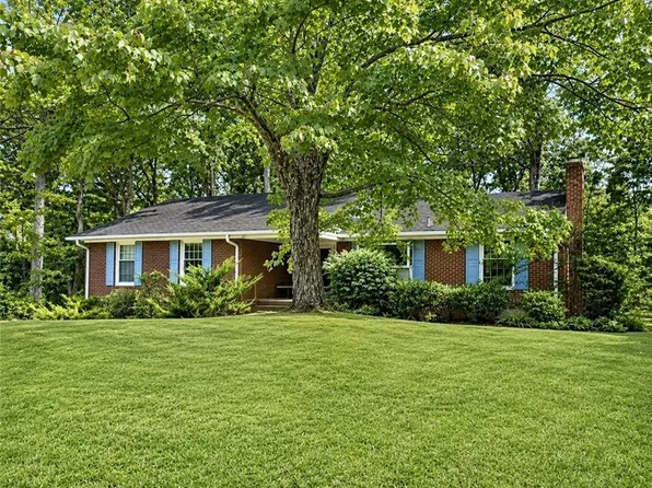 760 Bundaberg Ln, Rural Hall, NC 27045