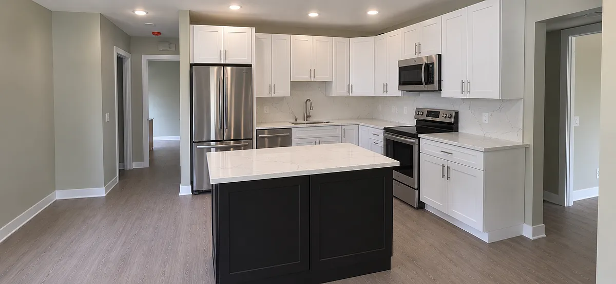 3 bed, 2.0 bath, 1400 sqft, $2,000 — Photo 3