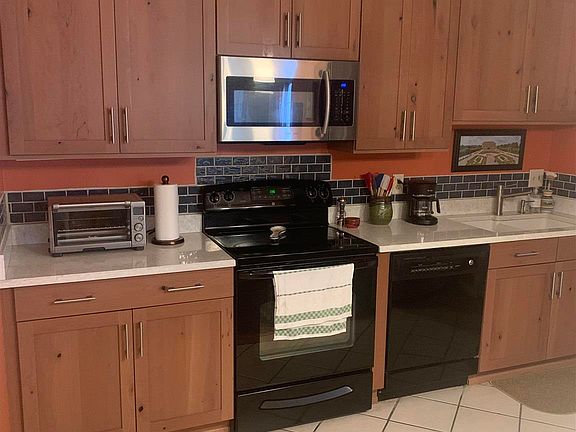 3rd image of 2815 Newton Ct NW