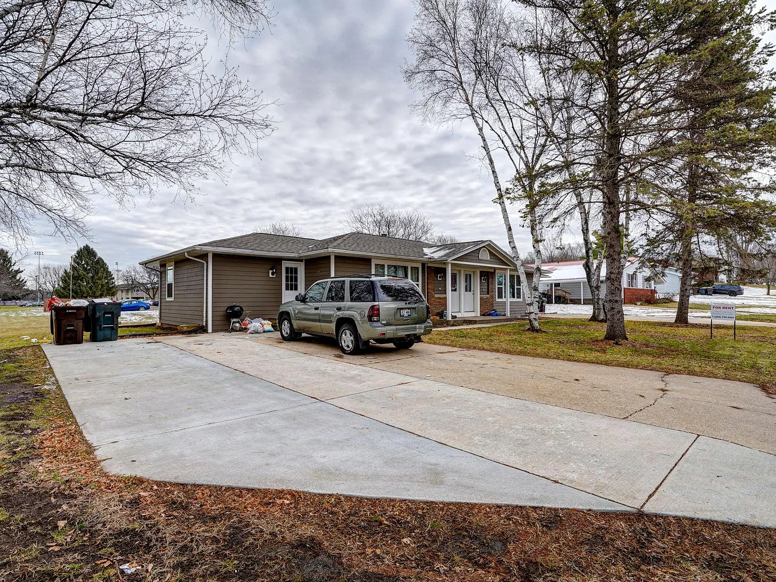 647 N Walton Dr — Photo 3