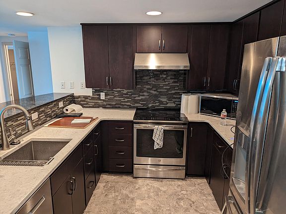 3rd image of 177 107th Ave NE APT 1010