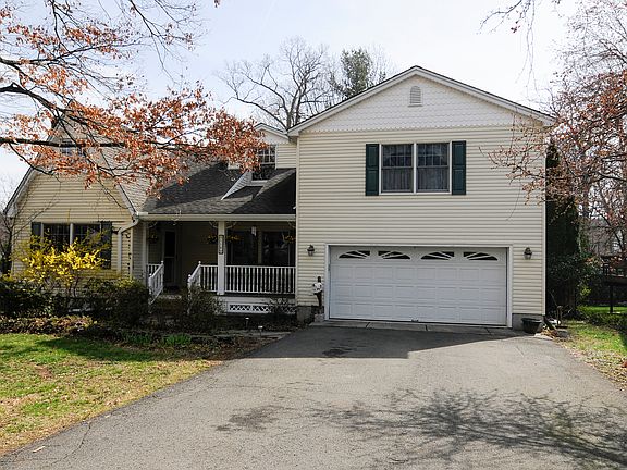 2nd image of 110 Oakwood Dr
