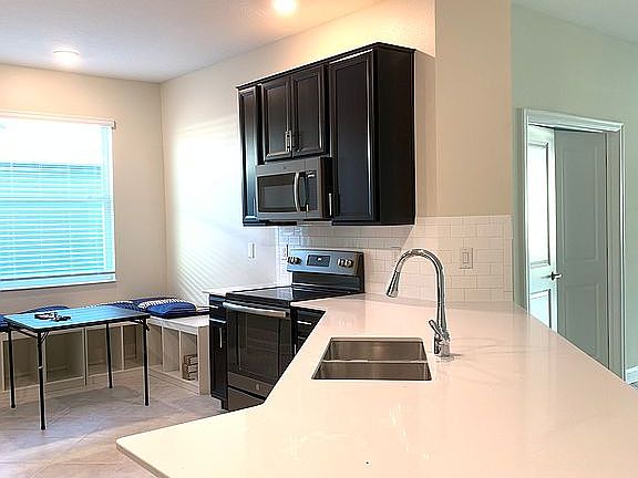 5th image of 105 Taft Dr