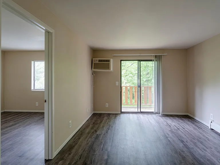 Oak Valley Apartments — Photo 34