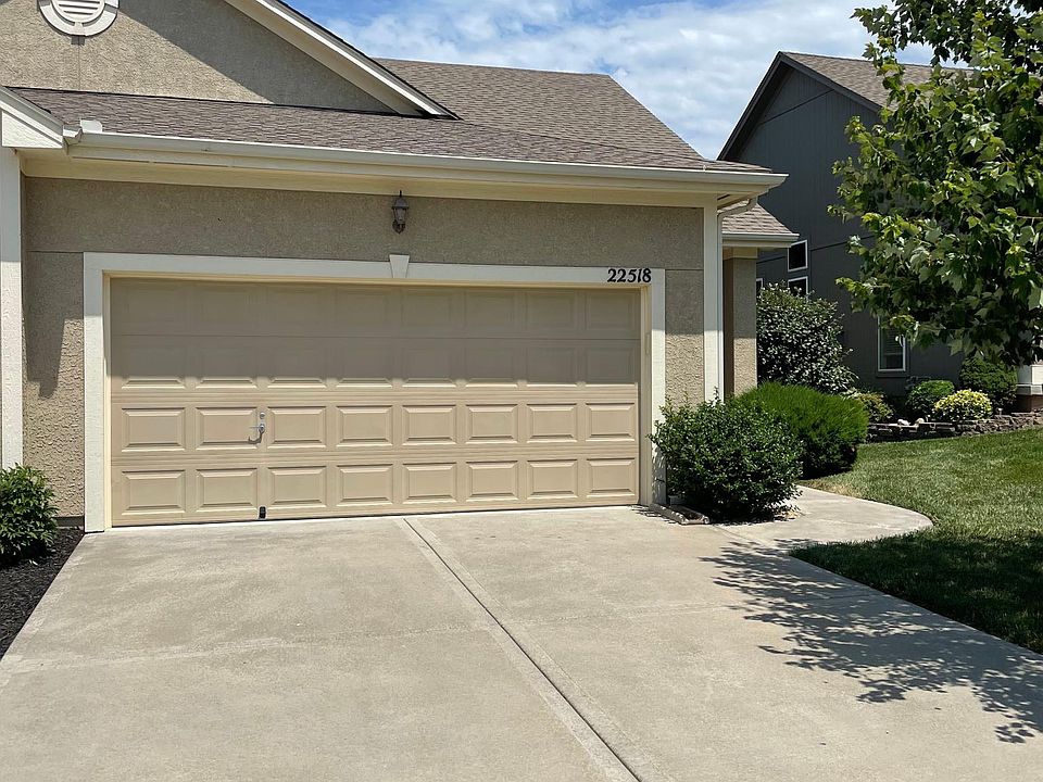 Front of the house. Full 2-Car Garage with 2-Car private driveway.