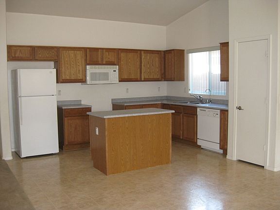 4th image of 6609 W Gross Ave