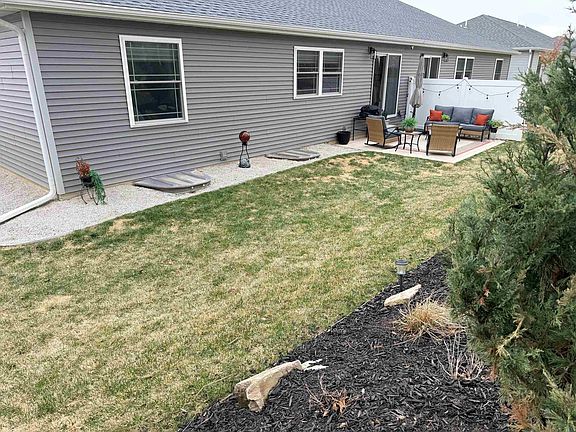 3rd image of 610 Meredith Ln