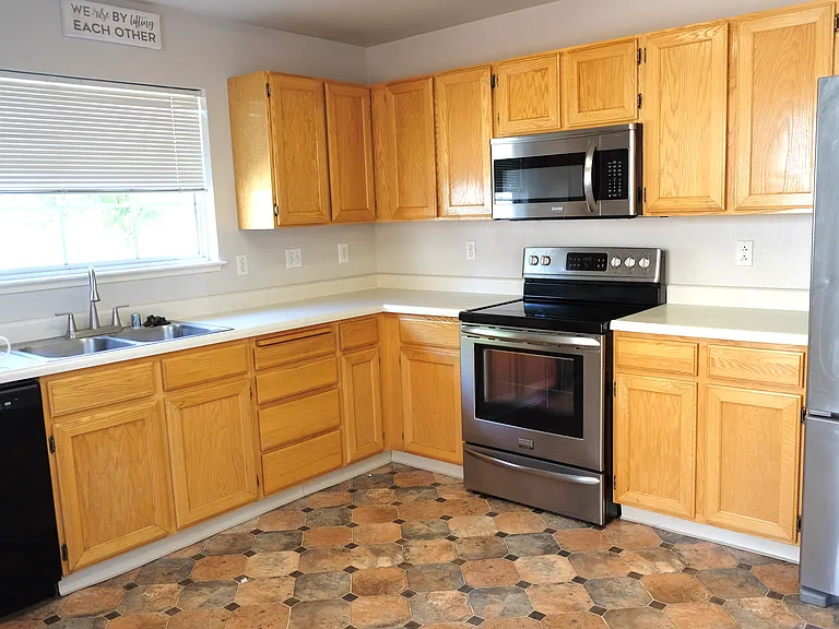4575 Goodwin Rd — Photo 8