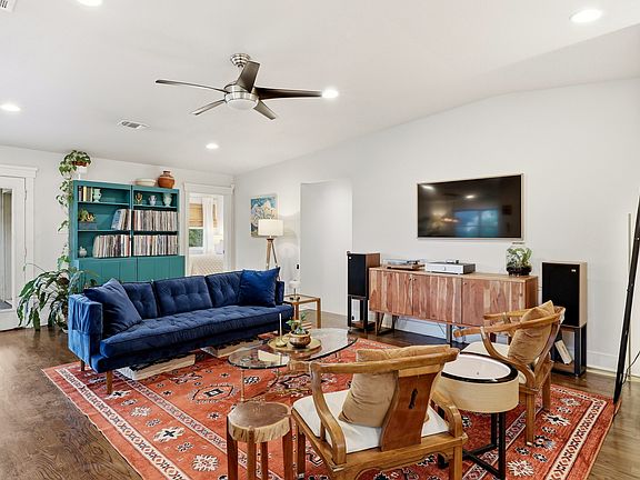 3rd image of 10118 Medlock Dr