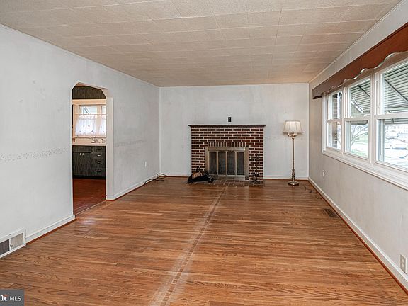 4th image of 1103 Lincoln Ave