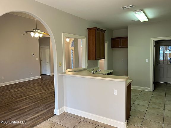 5th image of 3069 Roseleigh Dr