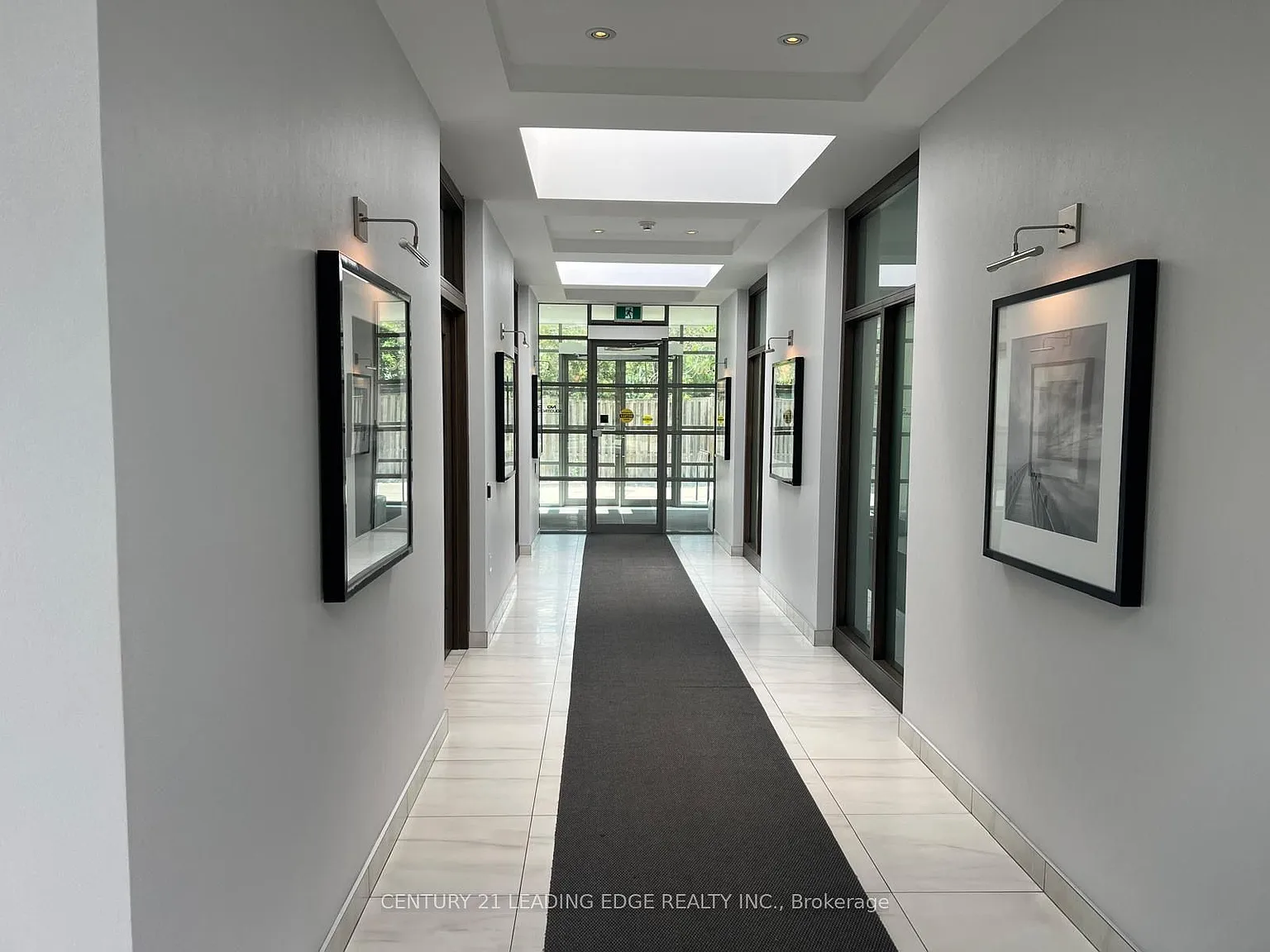 Viva Condos — Photo 2