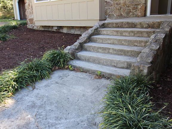4th image of 33 Acorn Dr