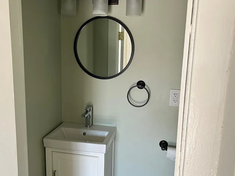 1004 Woodward Ave — Photo 15
