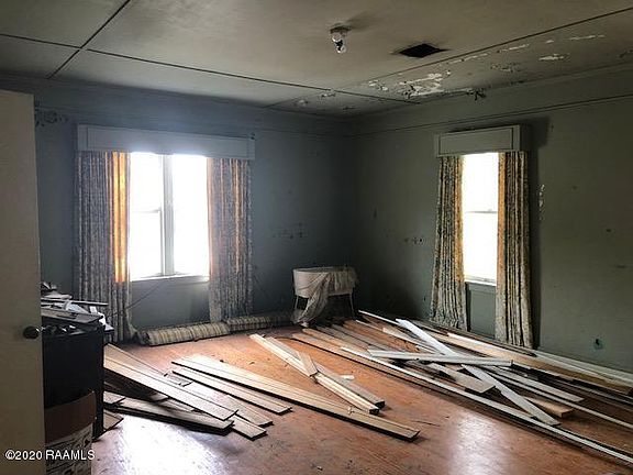 4th image of 210 S Parkerson St