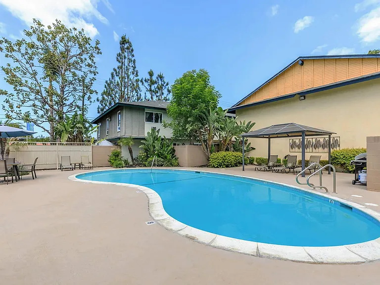 Villa Pacific Townhomes — Photo 25