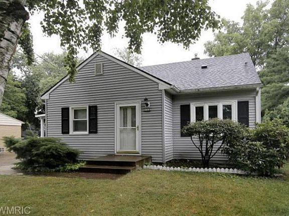 2nd image of 608 Beauvois Ave