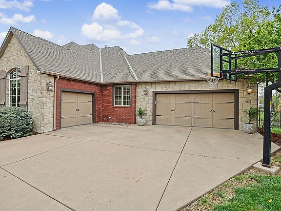 5th image of 2525 N Loch Lomond Ct