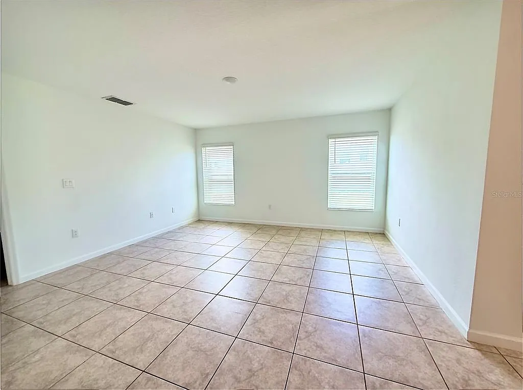 4 bed, 2.0 bath, 1600 sqft, $2,195 — Photo 4
