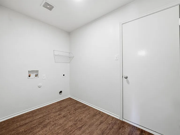 104 Carol Ave — Photo 30