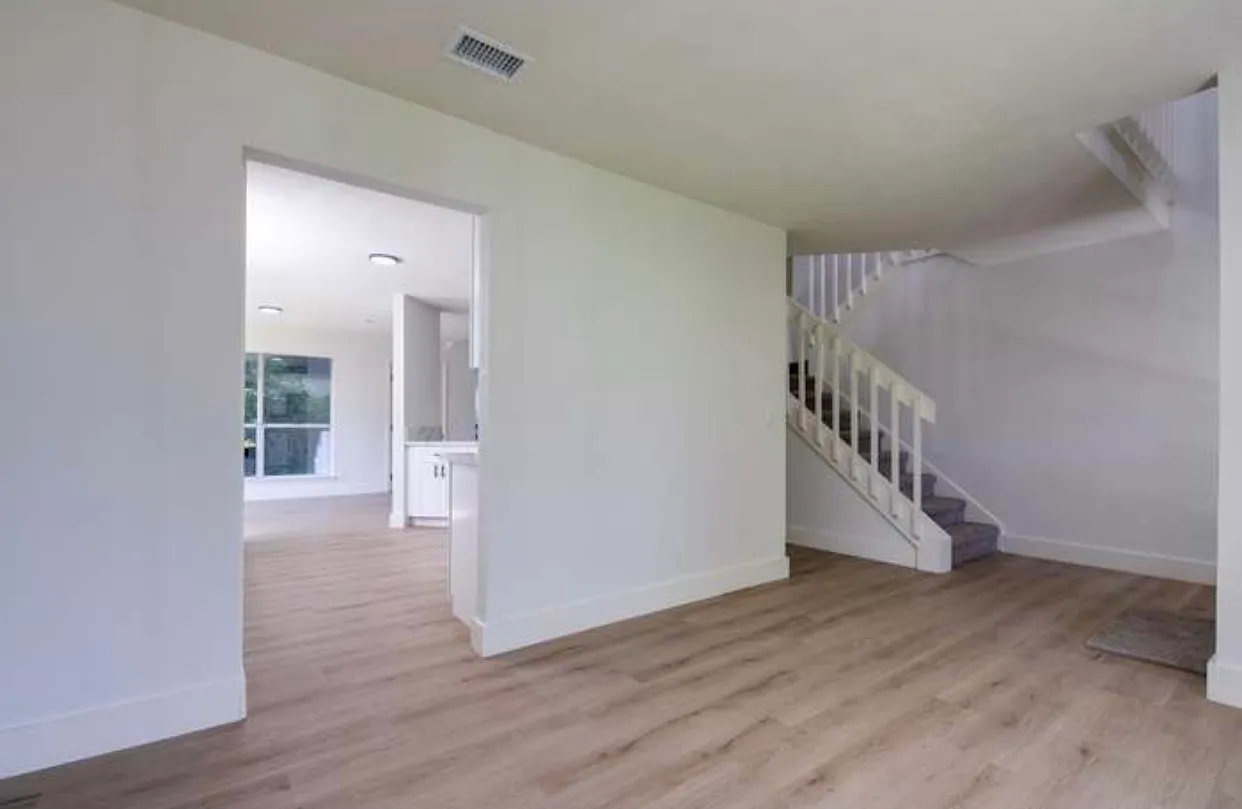 3 bed, 2.5 bath, 2129 sqft, $2,600 — Photo 4