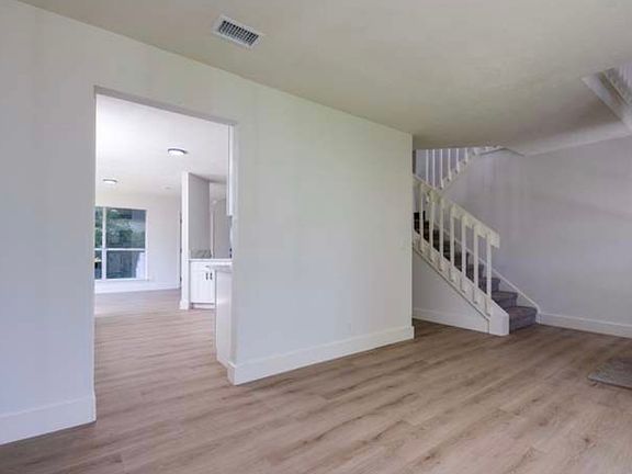 4th image of 904 Jana Dr
