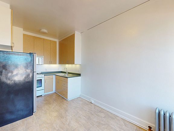 4th image of 1935 Franklin St APT 602