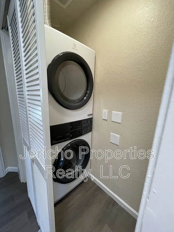 3 bed, 2.5 bath, 1250 sqft, $2,750 — Photo 4