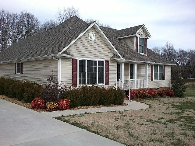 1st image of 10 Rebecca Ln W