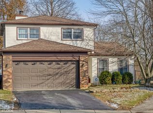 201 E Lakeside Dr, Vernon Hills, IL 60061