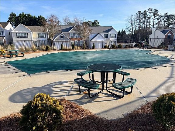 4th image of 940 Prestwyck Ct