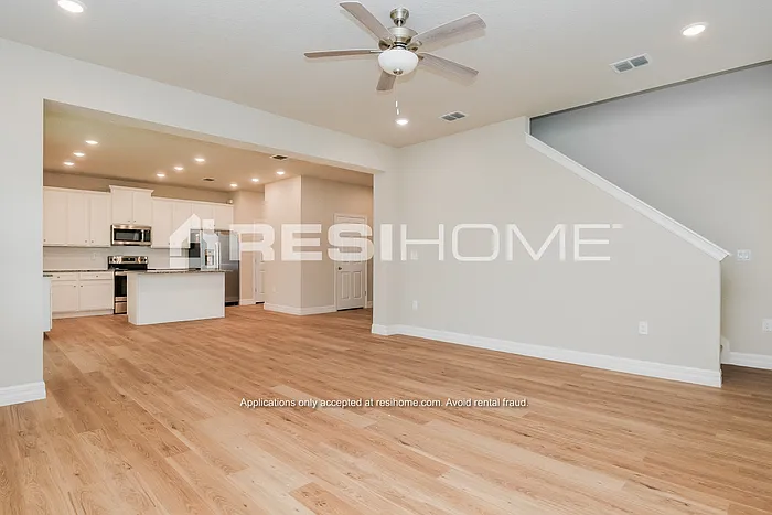 1702 Diane St — Photo 5