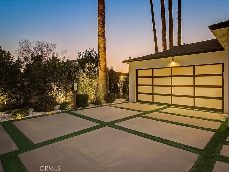 8161 Encino Ave — Photo 4