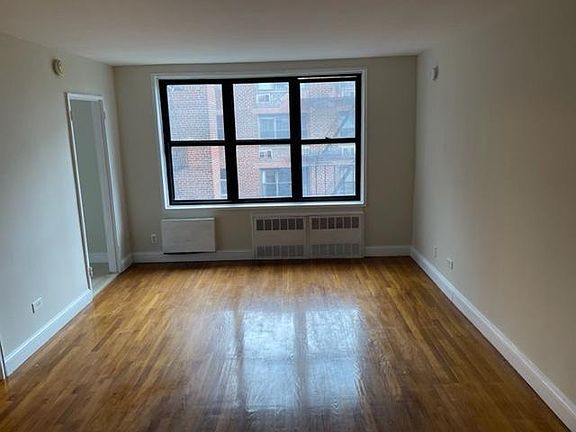 3rd image of 1200 E 53rd St APT 6Z