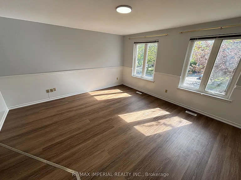 98 McMorran Cres — Photo 15